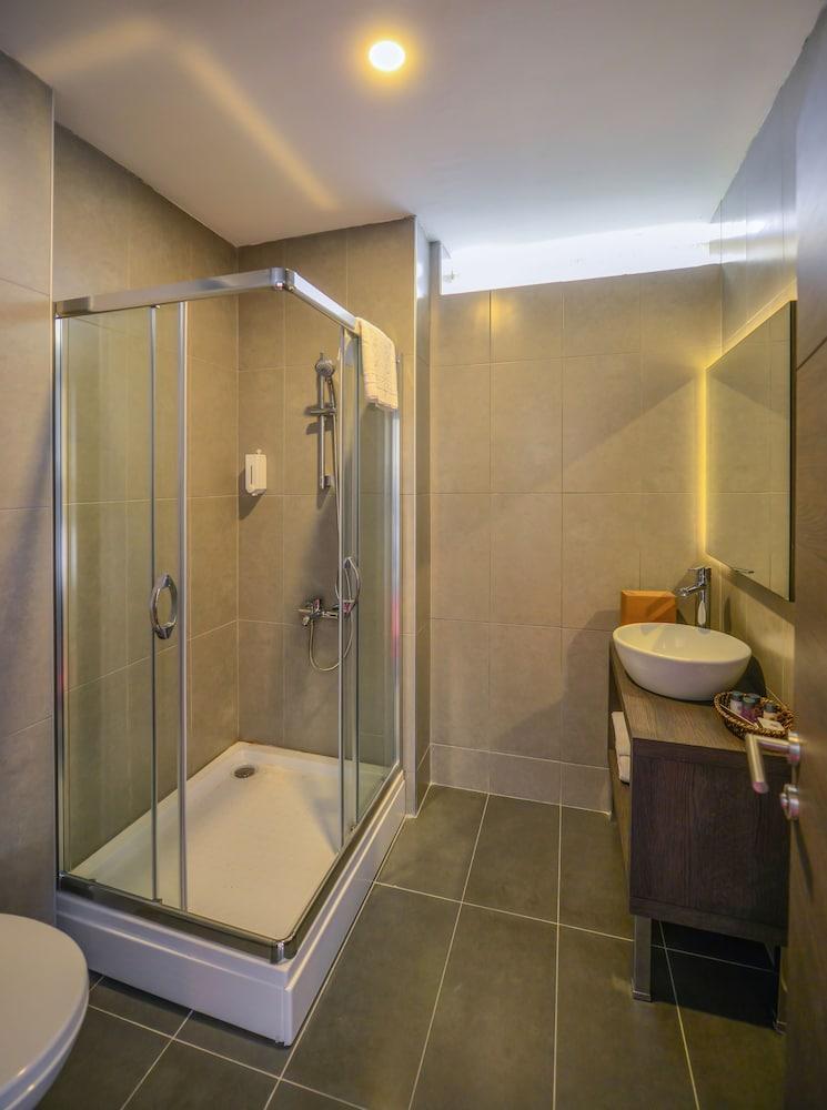 A11 Hotel Atasehir Istanbul Bagian luar foto