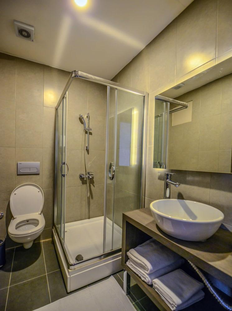 A11 Hotel Atasehir Istanbul Bagian luar foto