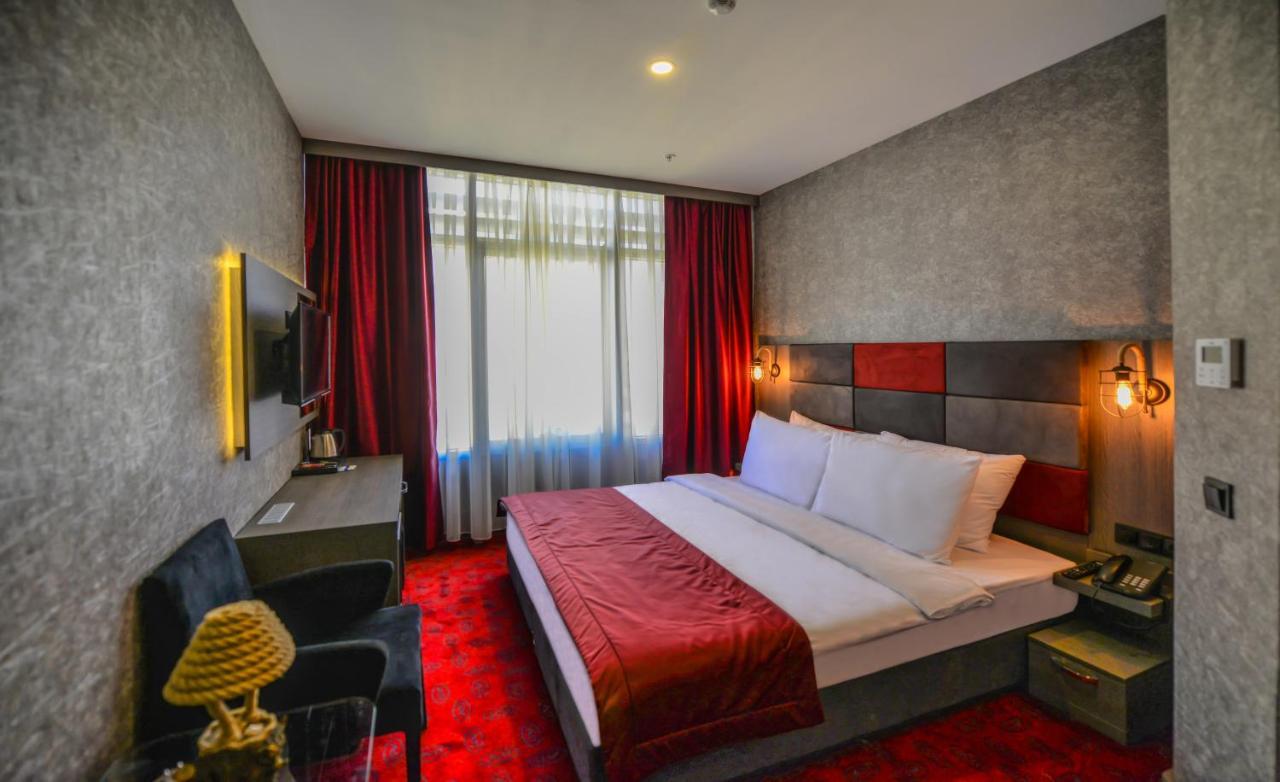 A11 Hotel Atasehir Istanbul Bagian luar foto